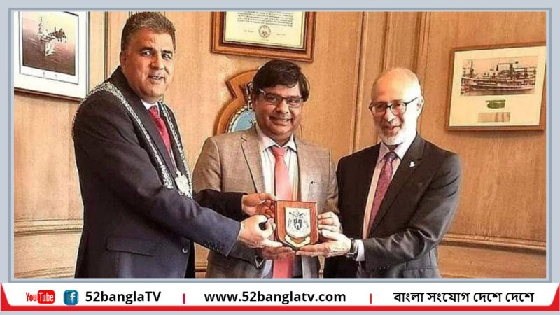 যুক্তরাজ্যের লিডসে সিভিক অ্যাওয়ার্ড পেলেন কবি ও সংস্কৃতিকর্মী টি এম আহমেদ কায়সার