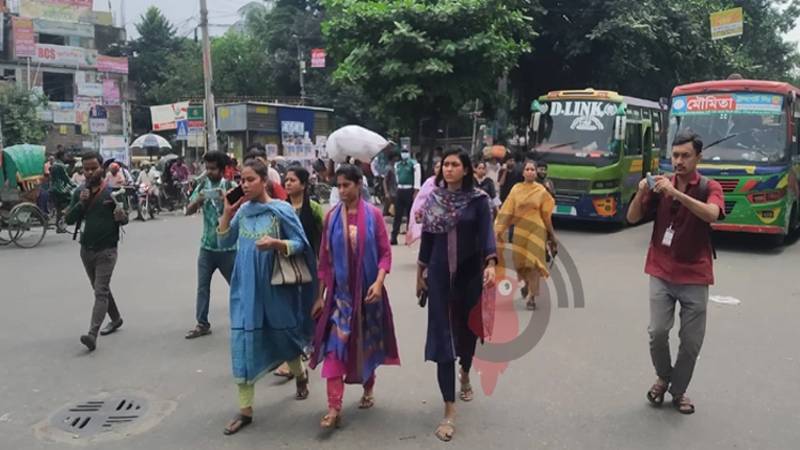 অনশনে বসতে আ’লীগ কার্যালয়ে ইডেন ছাত্রলীগের ১২ নেত্রী