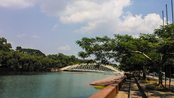 আবার ‘জিয়া উদ্যান’ হলো ‘চন্দ্রিমা উদ্যান’