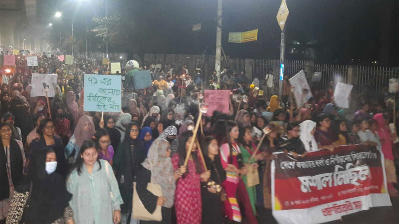 ধর্ষণ ইস্যুতে দিনব্যাপী উত্তাল ঢাবি : ক্লাস-পরীক্ষা বর্জন ৩৬ বিভাগের