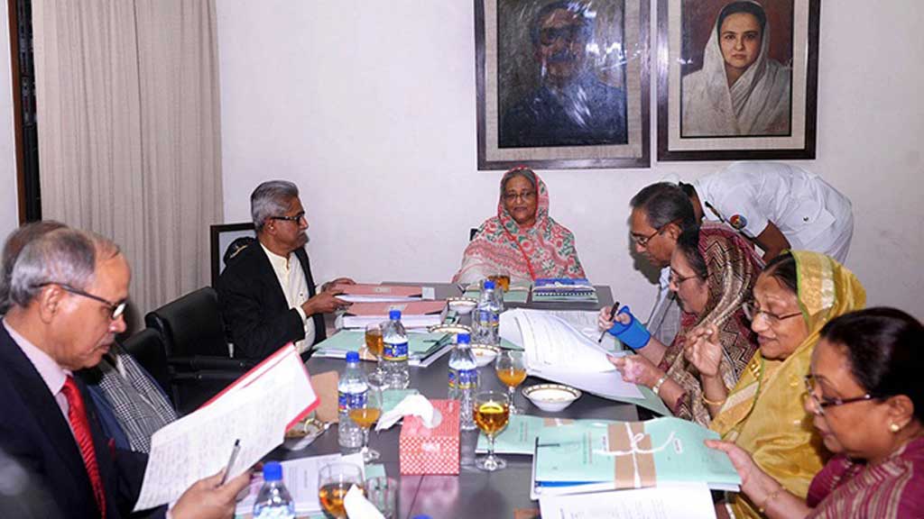 হাসিনা-রেহানা ও আ.লীগসংশ্লিষ্ট প্রতিষ্ঠান: কার অ্যাকাউন্টের কত টাকা অবরুদ্ধ হল