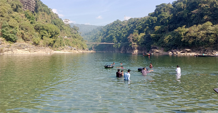 জাফলং ঘুরতে গিয়ে পানিতে ডুবে প্রাণ গেলো কিশোরের