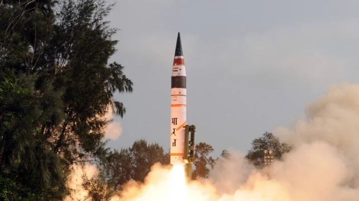 পাকিস্তানের আছে ১৫০টি পরমাণু বোমা, ভারতের কত?