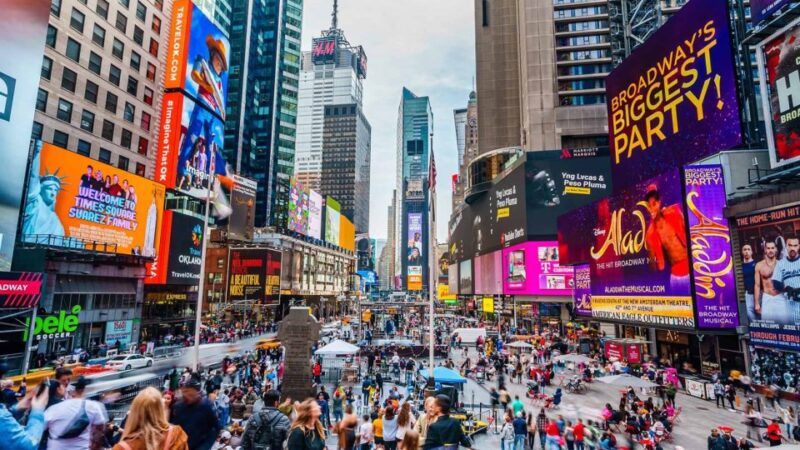 যুক্তরাষ্ট্র থেকে রেমিটেন্স বেড়েছে দ্বিগুণের বেশি, কমেছে আমিরাত থেকে