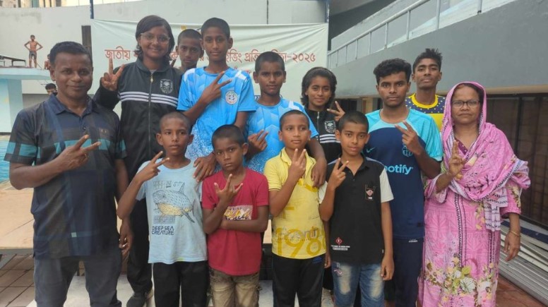 বিনা খরচে ১২ হাজার সাঁতারু গড়ে তুলেছেন মাসুদ রানা