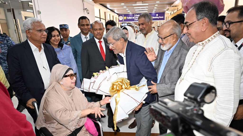 দেশে ফিরলেন খালেদা জিয়া, শক্তি দেখাল বিএনপি