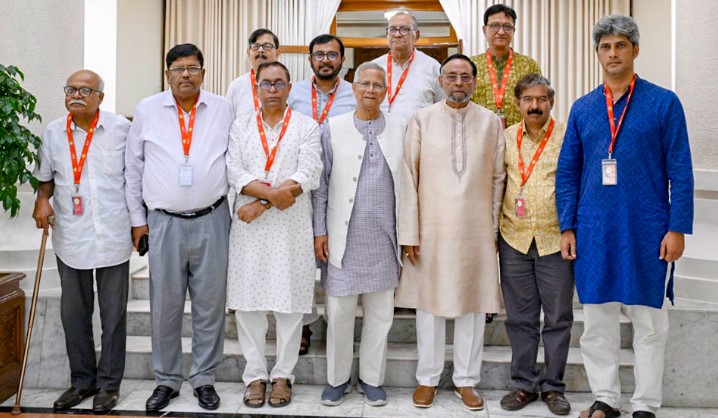 রাজনৈতিক নেতাদের সঙ্গে আলোচনা, অস্থিরতা কি কাটবে? ভারতীয় আধিপত্যবাদই সংকটের কারণ, জানালেন ইউনূস