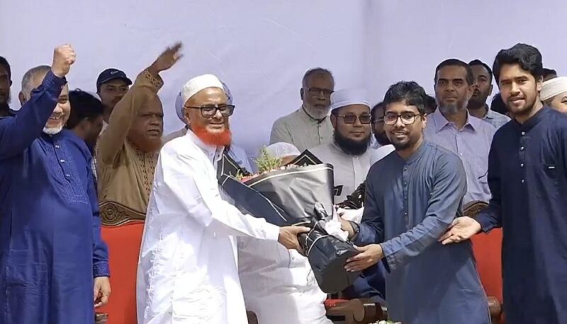 মুক্তি পেয়েই হাসপাতাল থেকে শাহবাগে আজহার; বললেন, ‘আমি এখন স্বাধীন’