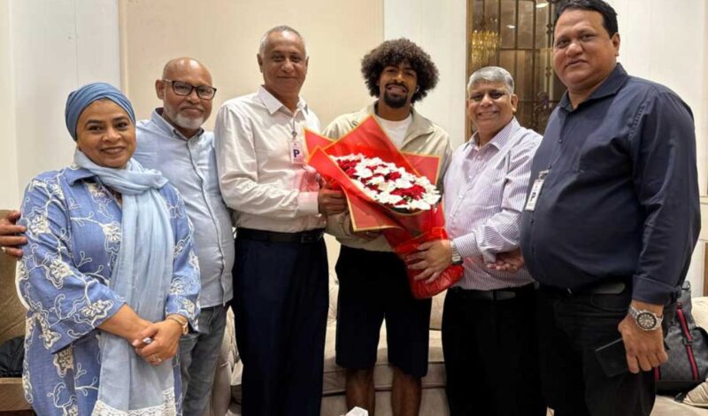 দেশের মাটিতে খেলতে ঢাকায় হামজা