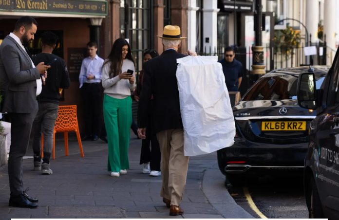 বিলিয়নেয়াররা কেন লন্ডন ছাড়ছেন