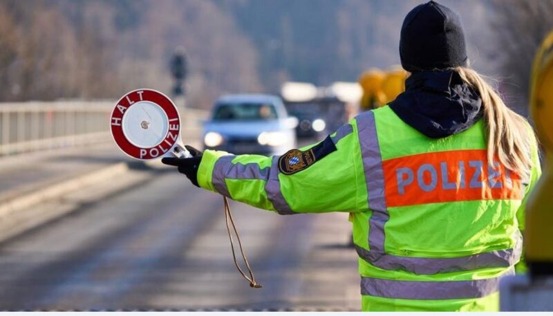 সীমান্তে আশ্রয়প্রার্থীদের ফিরিয়ে দেওয়া অব্যাহত রাখবে জার্মানি