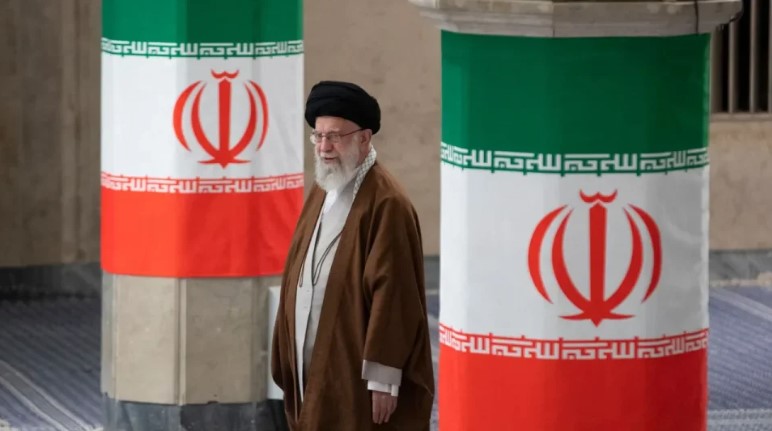 ইসরায়েলের হামলা কি ইরানে ক্ষমতার পরিবর্তন আনবে?