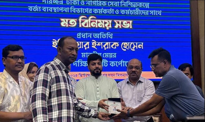 ‘মাননীয় মেয়র’ হিসেবে নগর ভবনেই মতবিনিময় সভা করলেন ইশরাক