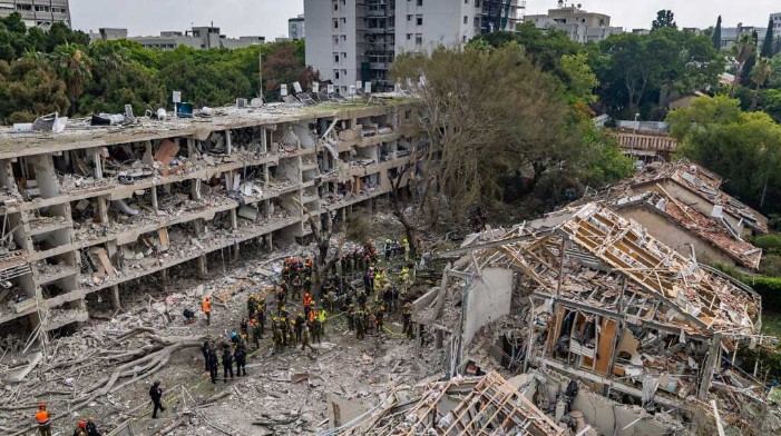 মার্কিন হামলার পর ইরানের ২০ ক্ষেপণাস্ত্রের আঘাত ইসরায়েলে