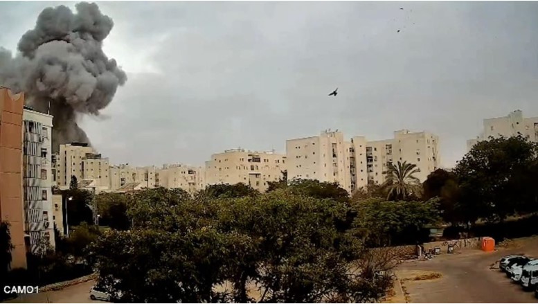 যেভাবে যুদ্ধবিরতিতে রাজি হয় ইরান-ইসরায়েল