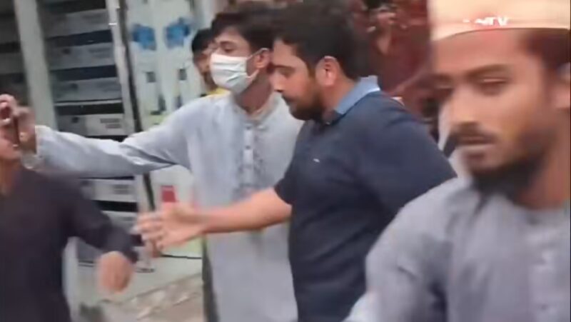 ঝালকাটিতে বাধার মুখে এনসিপির পদযাত্রা, মটরসাইকেলে স্থান ত্যাগ করলেন নাহিদ