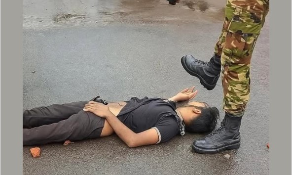 গোপালগঞ্জে এনসিপি নেতারা, 'আমারে মারিস না কেন, আমারে মার’