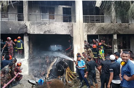 কলেজের ক্লাসরুমে আছড়ে পড়ল প্রশিক্ষণ বিমান, বহু শিক্ষার্থী দগ্ধ, নিহত অন্তত ১