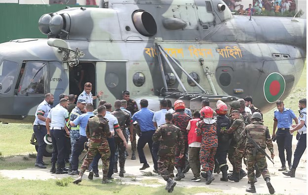 ক্লাস শেষে বের হয়ে আসছিল কাব্য, হঠাৎ বিকট বিস্ফোরণ
