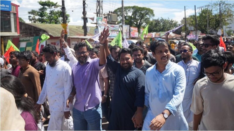 সিলেটে এনসিপির পথসভায় ‘সম্ভাব্য প্রার্থী’দের পরিচয় করালেন নাহিদ