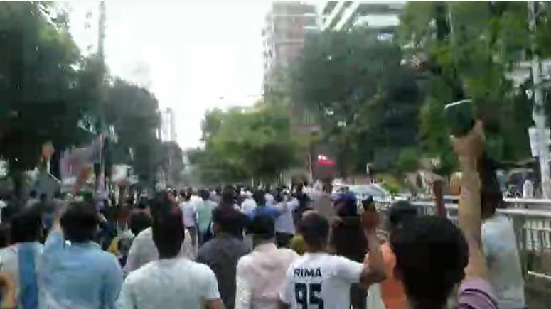 রাজধানীতে হঠাৎ ‘জয় বাংলা’ স্লোগান