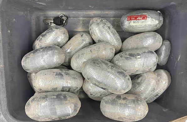 শাহজালাল বিমানবন্দরে ১৩০ কোটি টাকার কোকেনসহ বিদেশি আটক