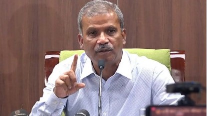 জরুরি অবস্থা আসছে? ‘গুজবে’ বিচলিত না হওয়ার পরামর্শ আসিফ নজরুলের