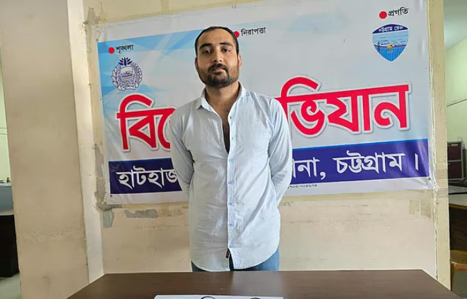 চট্টগ্রামে থানায় ঢুকে পুলিশকে মারধর, ছাত্রশিবিরের সাবেক নেতা গ্রেপ্তার