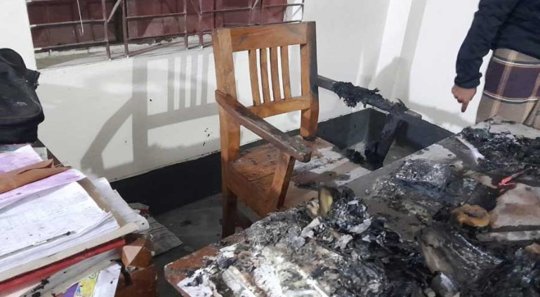 মাগুরার মহম্মদপুরে গ্রামীণ ব্যাংকে আগুন