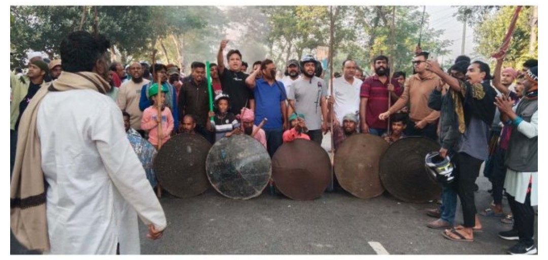 ফরিদপুরে ঢাকা-খুলনা ও ঢাকা-বরিশাল মহাসড়ক অবরোধে আ.লীগের বিক্ষোভ