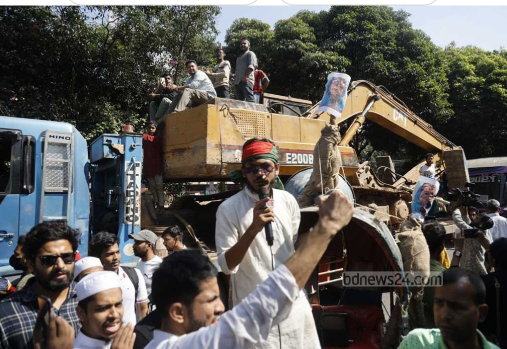 ধানমন্ডি ৩২ নম্বরে ফের বুলডোজার