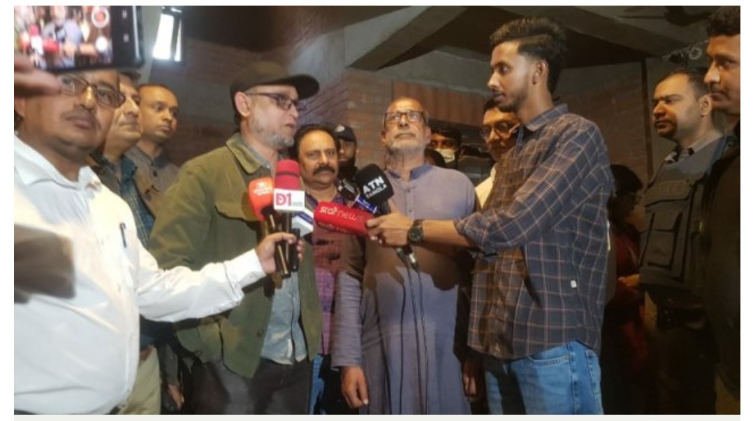 ছায়ানট ভবনে হামলা: জাতীয় সংগীত গেয়ে প্রতিবাদ, হামলাকারীদের ফুটেজ দেখে চিহ্নিত করার ঘোষণা