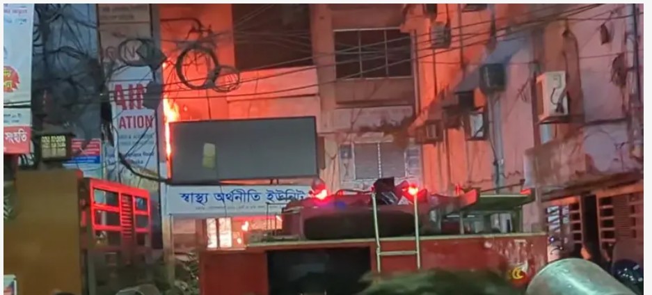 দেশে আজও আগুন, পুড়লো উদীচী কার্যালয়