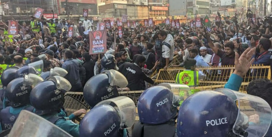 ‘লং মার্চ টু ইন্ডিয়ান হাইকমিশন’ গেলো বাড্ডা পর্যন্ত, হাইকমিশনারকে তলব করে উদ্বেগ জানালো ভারত