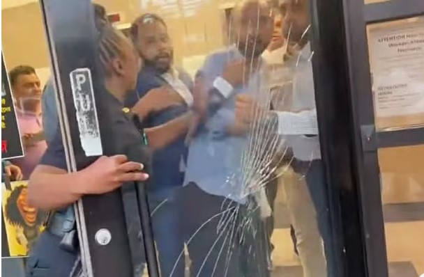 নিউইয়র্কে তথ্য উপদেষ্টা মাহফুজ আলমকে ডিম নিক্ষেপ, হেনস্তার চেষ্টা