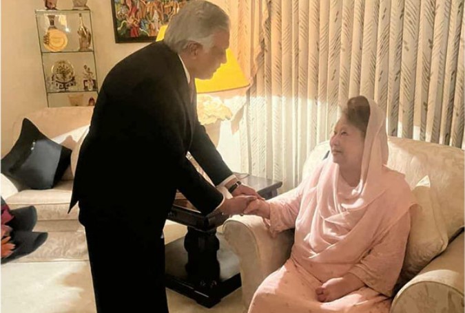 খালেদা জিয়ার বাসায় গিয়ে খোঁজ নিলেন পাকিস্তানের উপপ্রধানমন্ত্রী