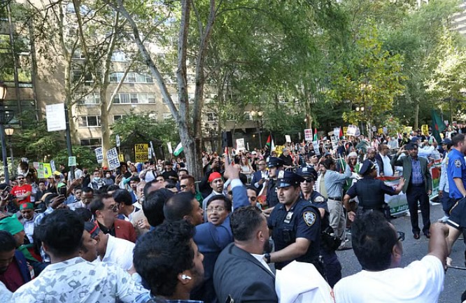 জাতিসংঘ দপ্তরের সামনে আওয়ামী লীগ-বিএনপির হট্টগোল, মারামারি  