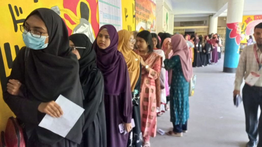 ৩৫ বছর পর চাকসু’র ভোটগ্রহণ চলছে, ফল ঘোষণা রাতেই