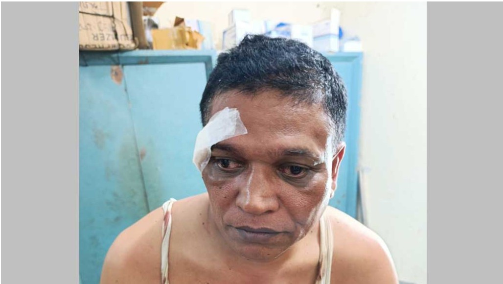 চট্টগ্রামে ‘মব’ সৃষ্টি করে সাংবাদিককে মারধর