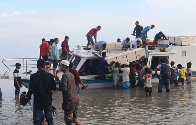 ওমান প্রবাসী ৭ মরদেহ নিয়ে সন্দ্বীপে লাশবাহী স্পিডবোট চালু