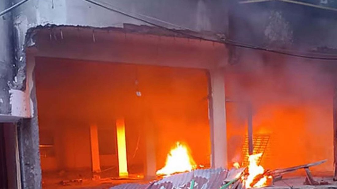 লক্ষ্মীপুরের আ.লীগ নেতা নুর চৌধুরী নয়নের পোড়া বাড়িতে ৪র্থ বার আগুন, জিনিসপত্র লুট