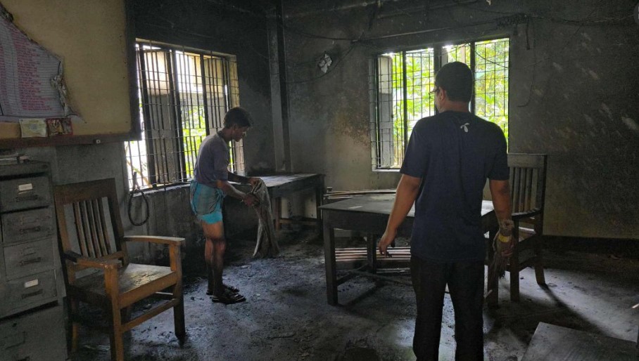 ব্রাহ্মণবাড়িয়ায় গ্রামীণ ব্যাংকে আগুন