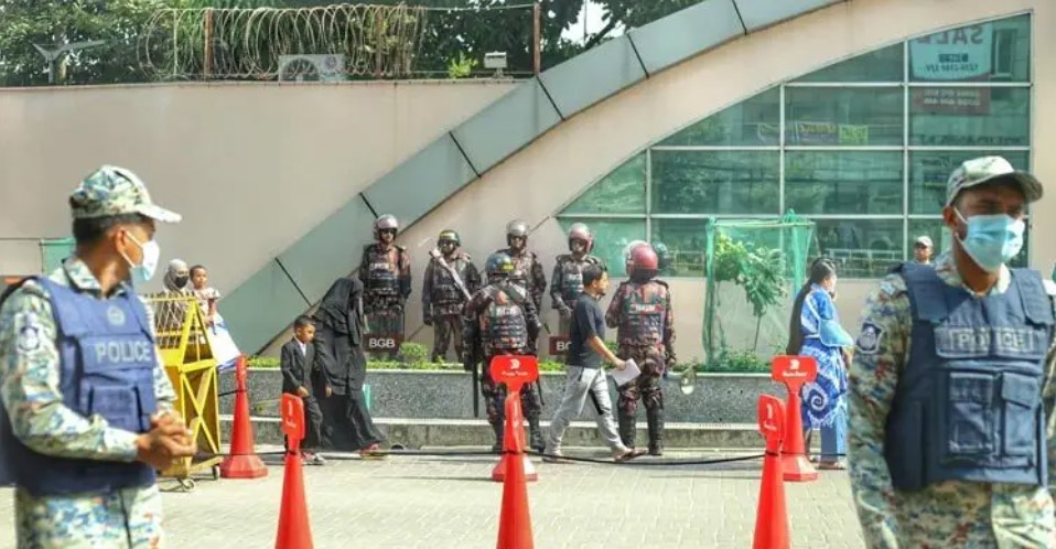 এভারকেয়ার হাসপাতালের খোলা মাঠে হেলিকপ্টারের পরীক্ষা