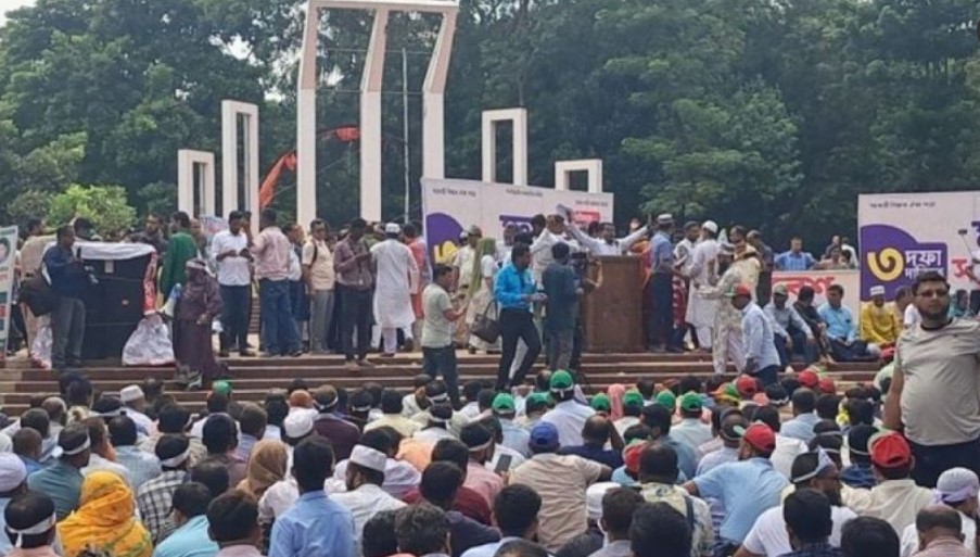 মুখোমুখি অবস্থানে সরকার ও প্রাথমিকের শিক্ষকরা, পরীক্ষা বঞ্চিত শিক্ষার্থীরা