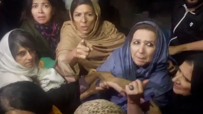 কারাগারে ইমরান খানের সঙ্গে অবশেষে পরিবারের সাক্ষাৎ