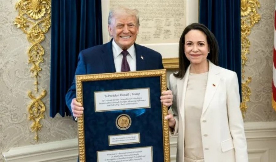 ভেনেজুয়েলার মাচাদোর দেওয়া নোবেল পদক গ্রহণ করলেন ট্রাম্প