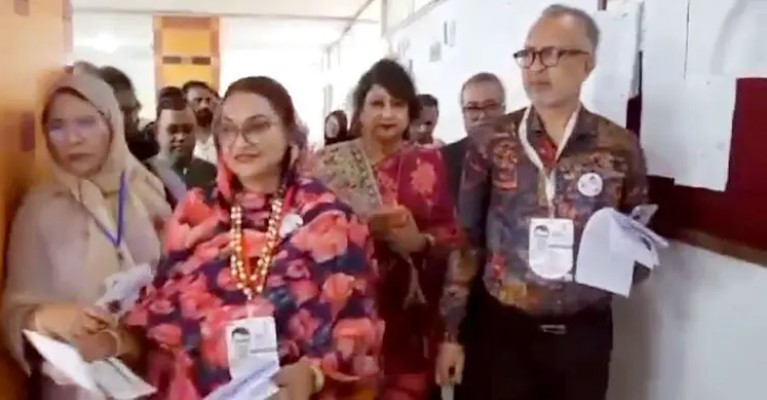 ধানের শীষের প্রচারণায় আ’লীগের সাবেক প্রতিমন্ত্রীর স্ত্রী