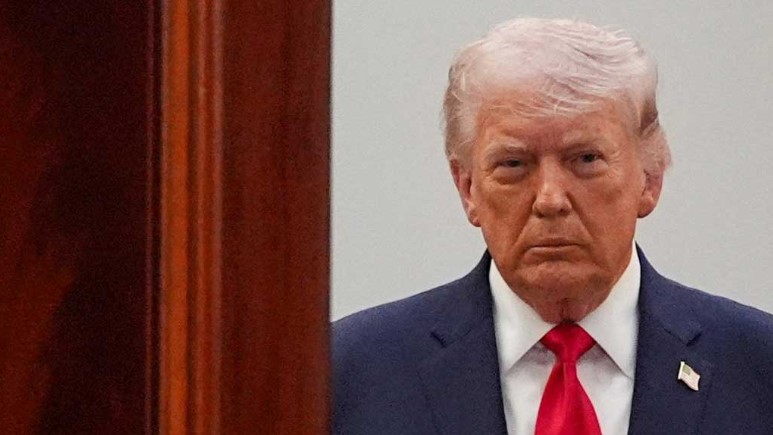 মার্কিন ক্রু উদ্ধারের প্রশংসায় ধর্মীয় ভাষা ব্যবহার করে সমালোচনার মুখে ট্রাম্প