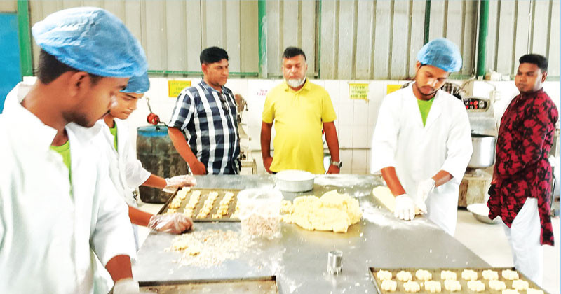 কাঁঠাল দিয়ে বিস্কুট তৈরি করে নতুন সম্ভাবনা দেখাচ্ছেন উদ্যোক্তা